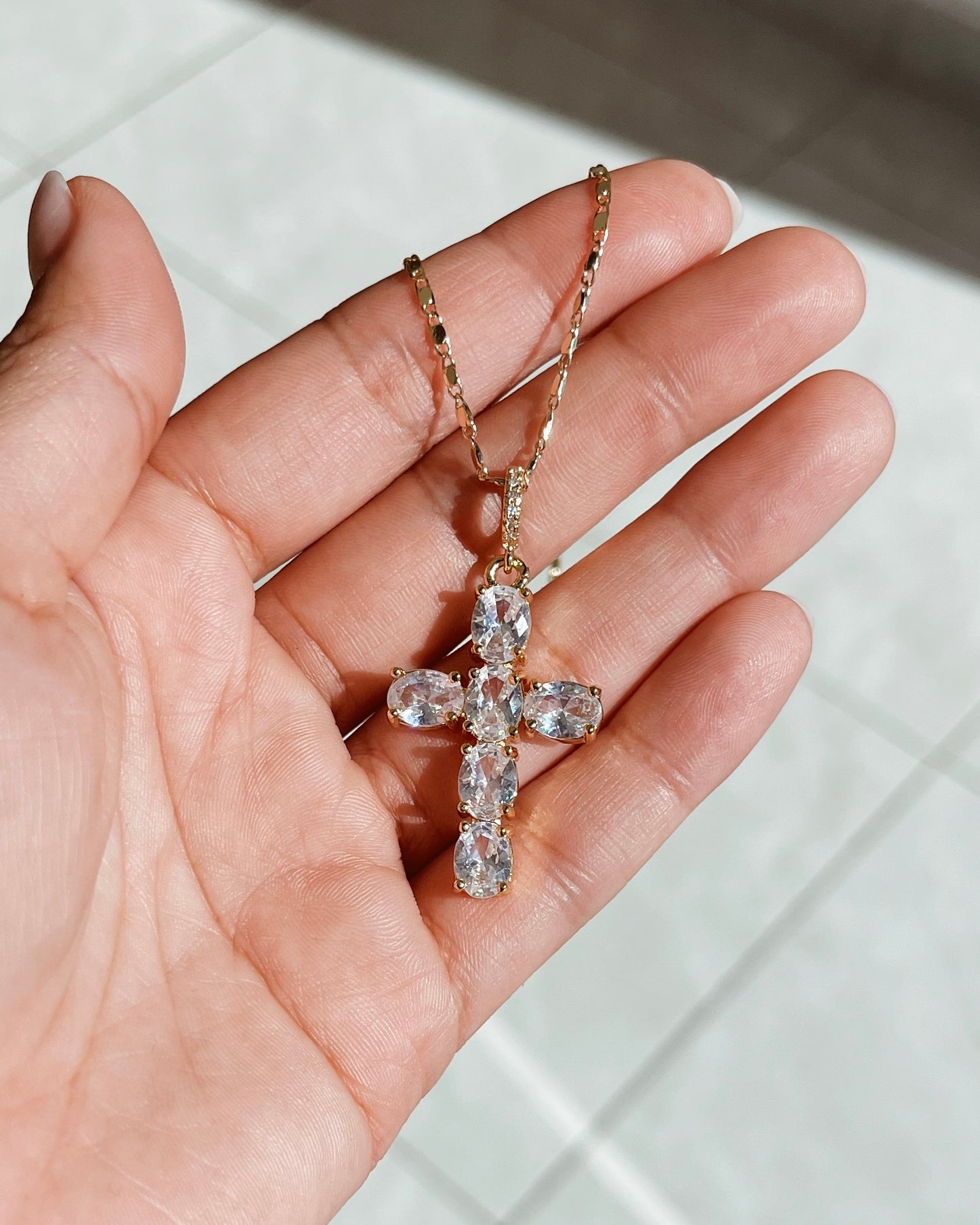 CLEAR CROSS NECKLACE