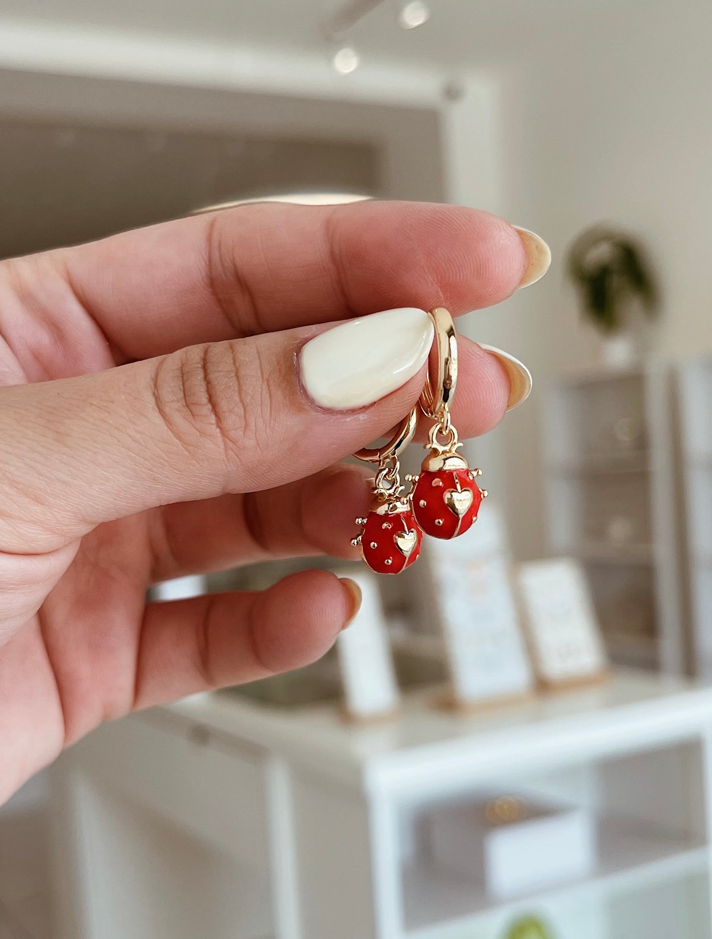 ARETE CATARINA ROJA