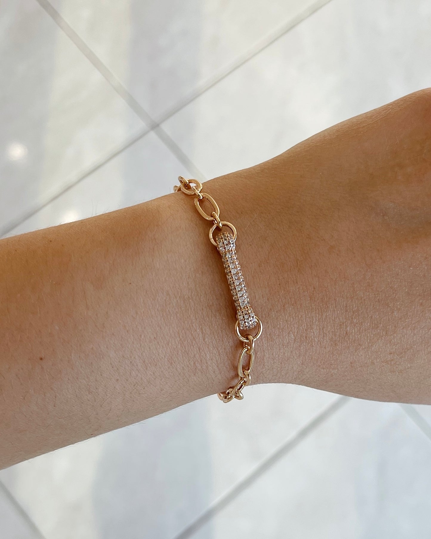 PULSERA BARRA CIRCONIAS