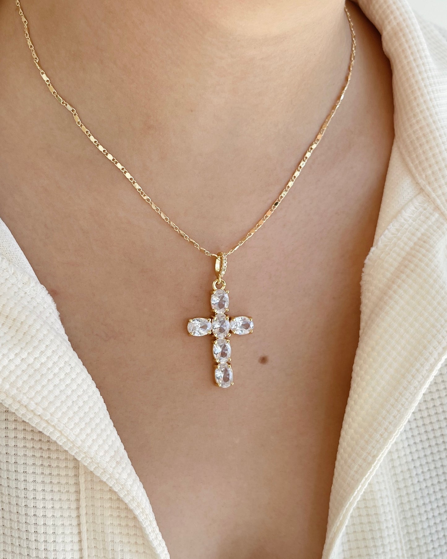 CLEAR CROSS NECKLACE
