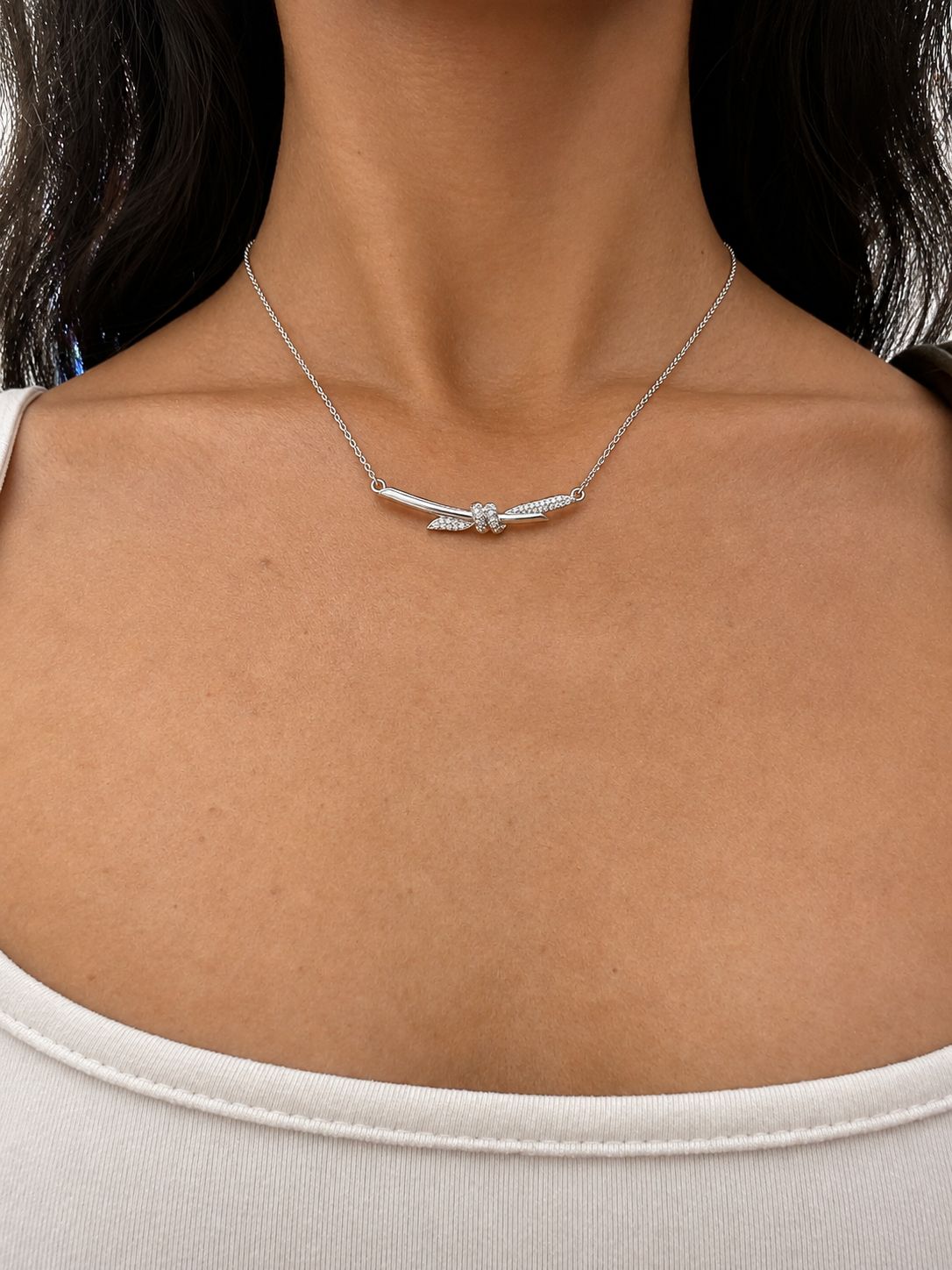 COLLAR BARRA NUDO